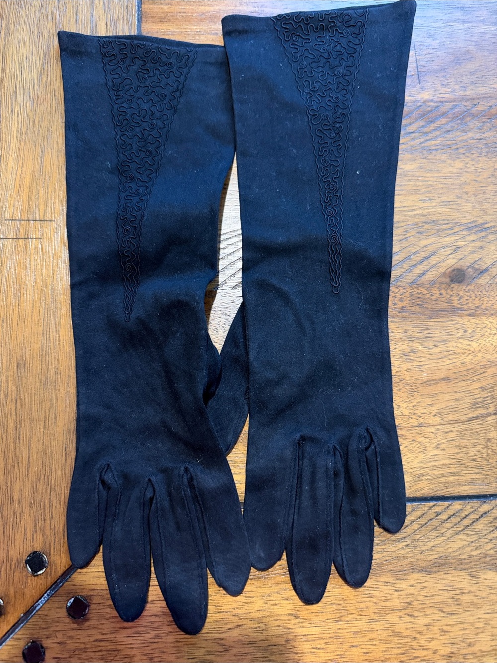 Elegant Black Women's Long Gloves - Classic Evening Accessory